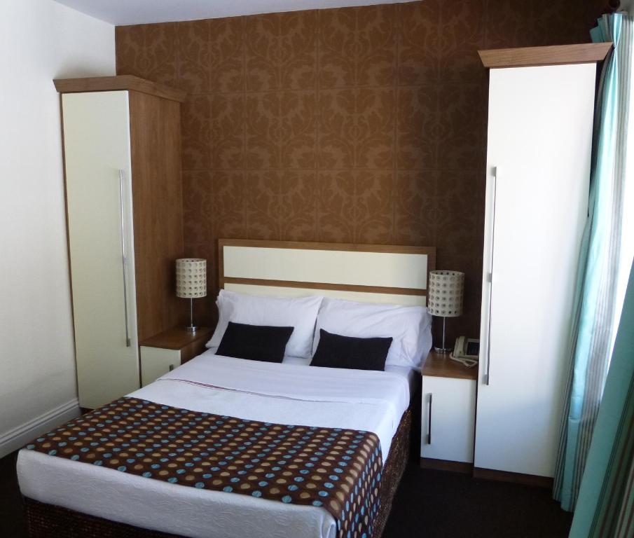 The White Lady Hotel Кінсейл Номер фото
